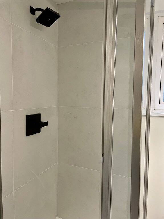 Modern, Bright, Clean 2 Bedroom Suite - Great Location! in Burnaby, British-Columbia