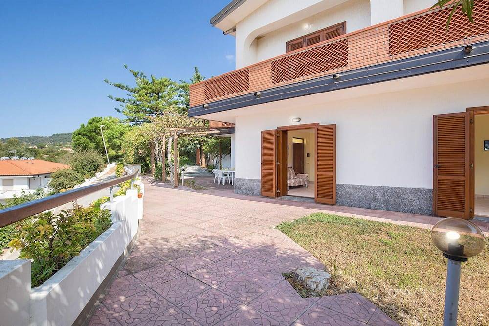Maison de 2 chambres acceptant les. in Joppolo, Province de Vibo Valentia