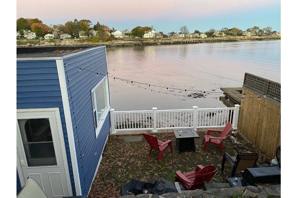 Charming Beach House 2 Br, 1.5 Bth with waterfront ocean views. in Guilford, Connecticut