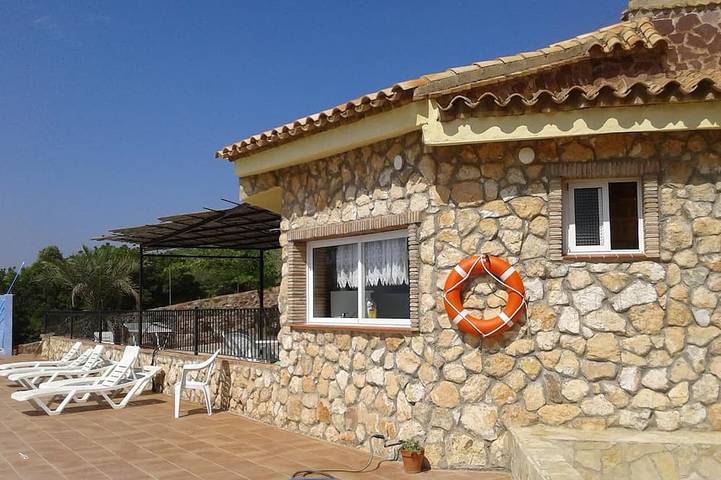 Ferienhaus für 8 Personen, mit Terrasse und Pool sowie Garten - 1