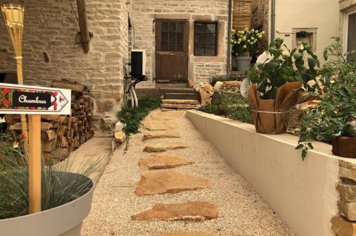 Location de vacances pour 2 personnes, avec jardin ainsi que terrasse et piscine, animaux acceptés à Sainte-Marie-sur-Ouche - 3