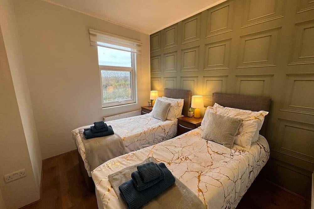 Charming House • Sleeps 6 • Free Parking • Fast Wifi • Smart Tv in Warwickshire