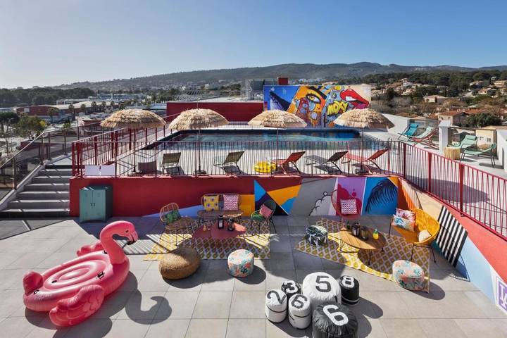 Hôtel pour 2 personnes, avec terrasse et piscine, animaux acceptés