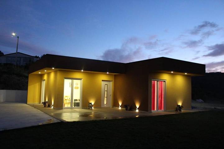 Gîte pour 4 personnes, avec terrasse et piscine ainsi que jardin et vue dans Boticas
