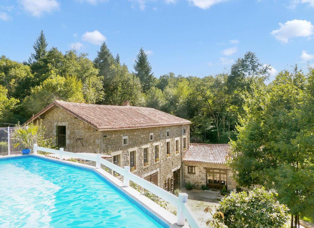 Two-Bedroom House in Busserolles, Parc naturel régional Périgord-Limousin