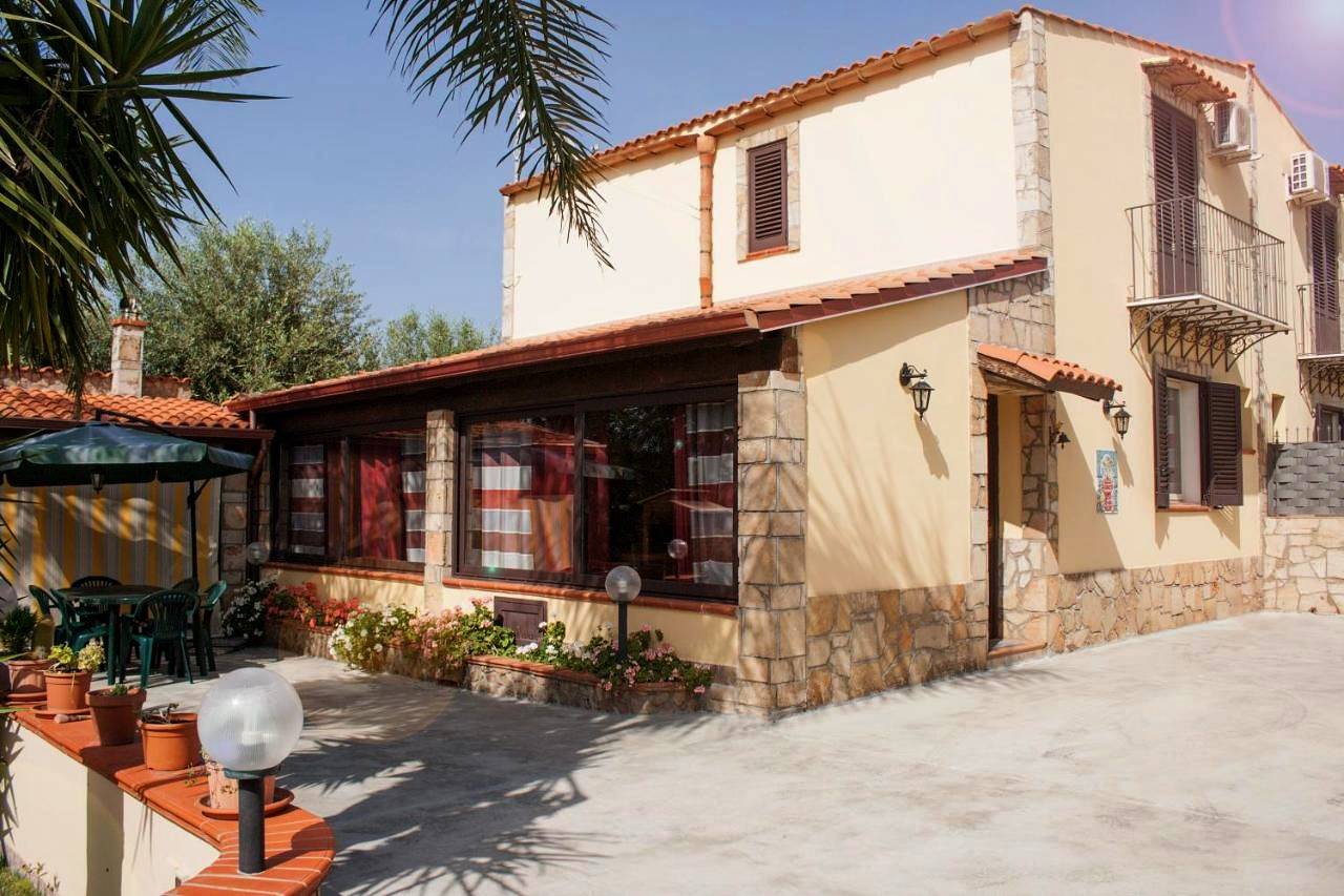 Villa enza in Cinisi, Provincia di Palermo