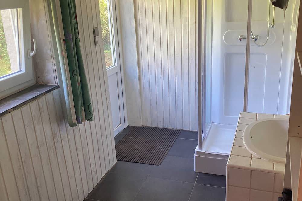 Nestled in a wood, 5 minutes from the E19 and E42 freeways in Hainaut