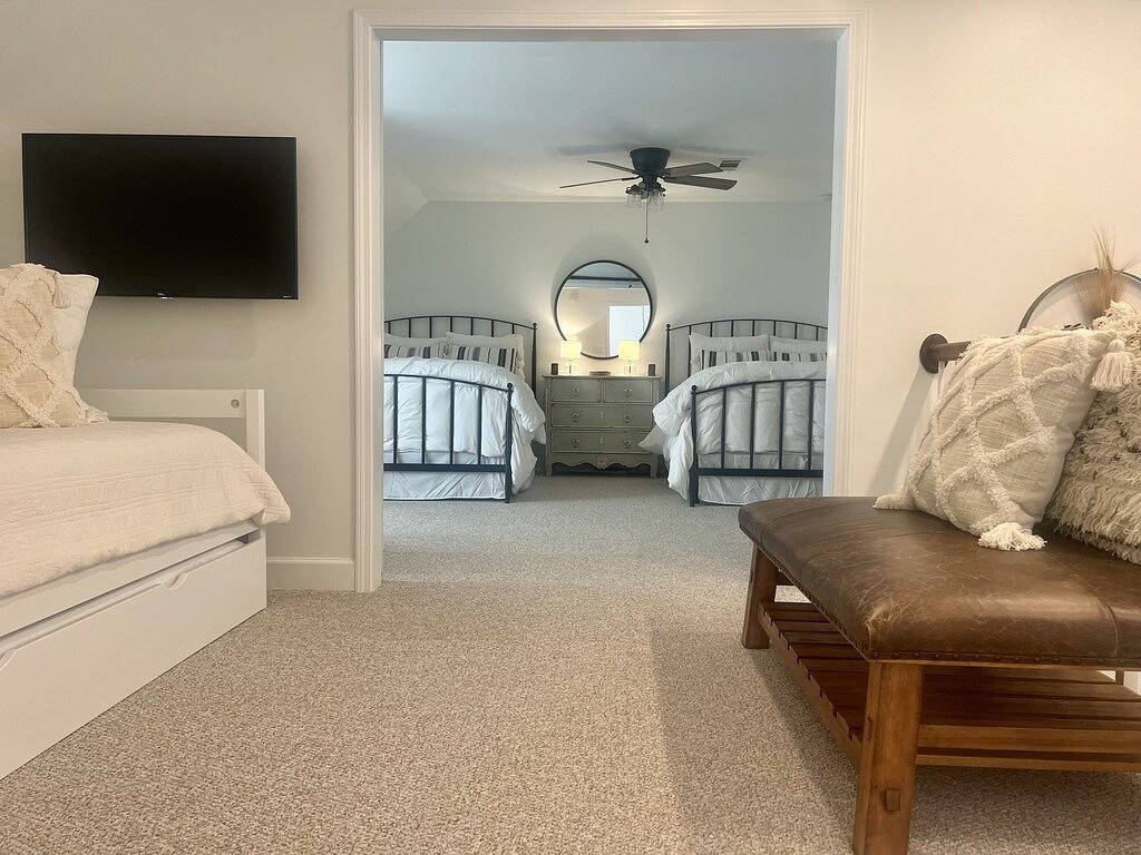 Newly Renovated, Beautifully Decorated, Lake Front in Reynolds in Lake Oconee