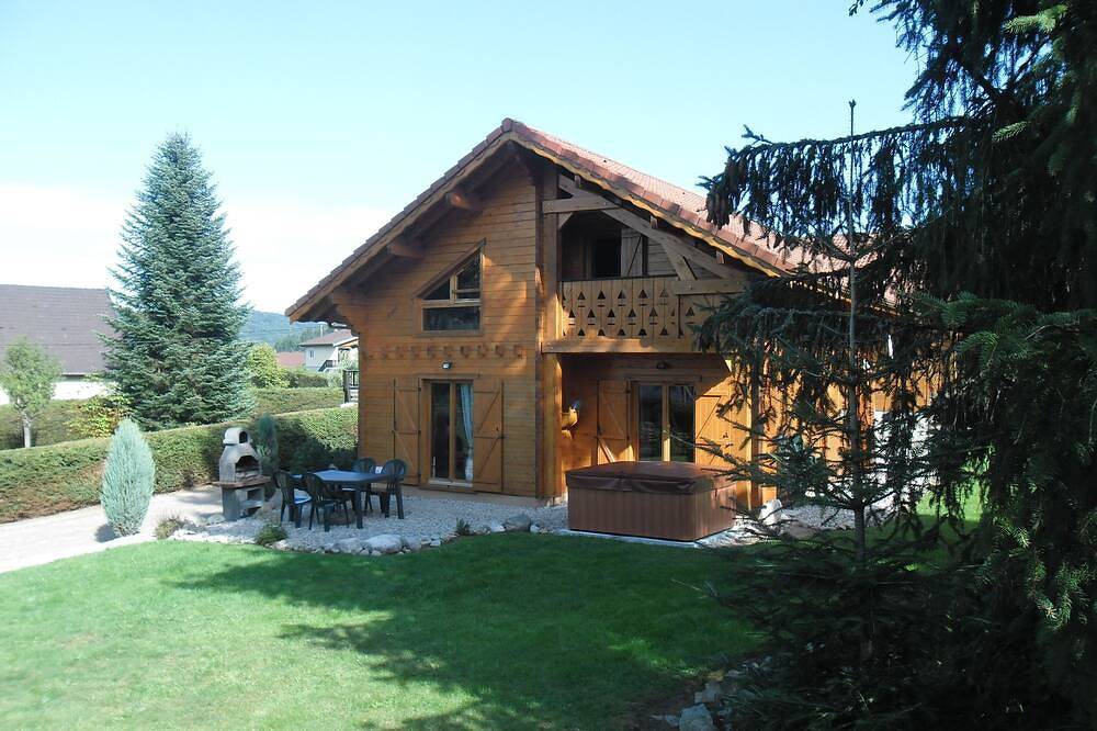 Chalet  neuf en madrier massif . calme avec Spa standing asure,billard Wi-Fi in Xonrupt-Longemer, Parc naturel régional des Ballons des Vosges