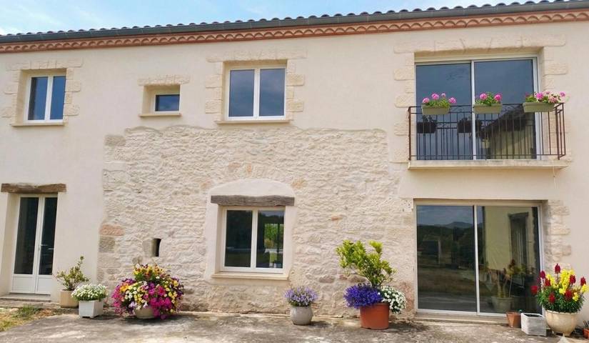 Location de vacances pour 6 personnes, avec Balcon et Jardin ainsi que Piscine et Vue à Mailhoc