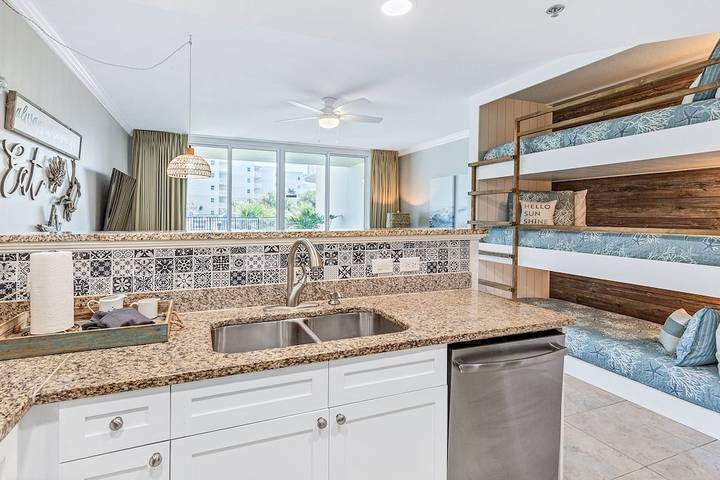 Vacation rental for 6 people, with hot tub and pool as well as yard in Okaloosa Island