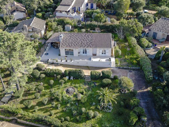 Location de vacances pour 6 personnes, avec jardin et terrasse dans Plage De L Ovu Santu - 2