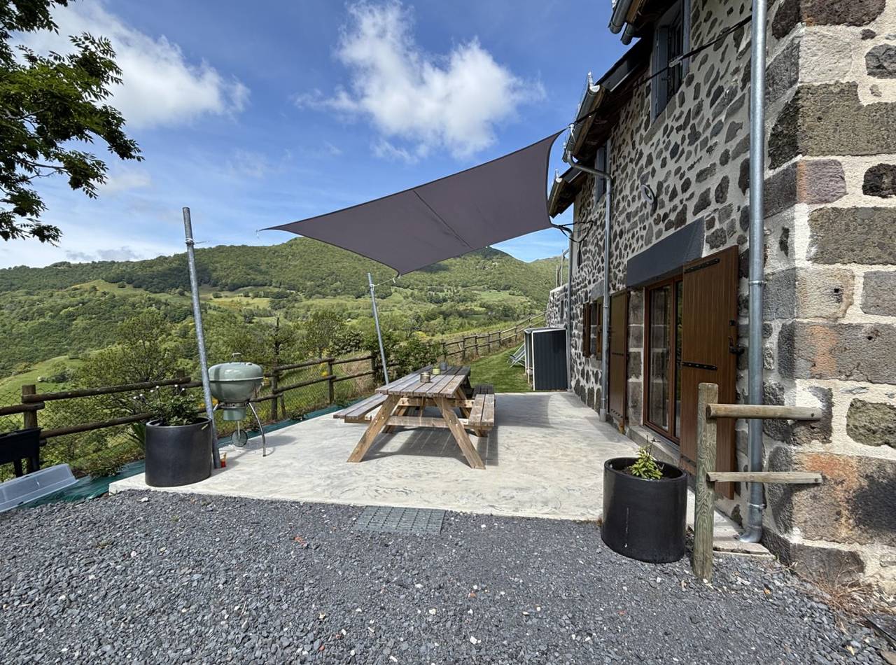 Gîte pour 10 personnes, à proximité du Lioran in Saint-Jacques-des-Blats, Région d'Aurillac