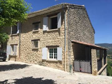 Gîte pour 8 personnes, avec jardin et vue, animaux acceptés à Grambois