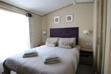 Static Caravan for 4 People in Christchurch, Dorset, Photo 1