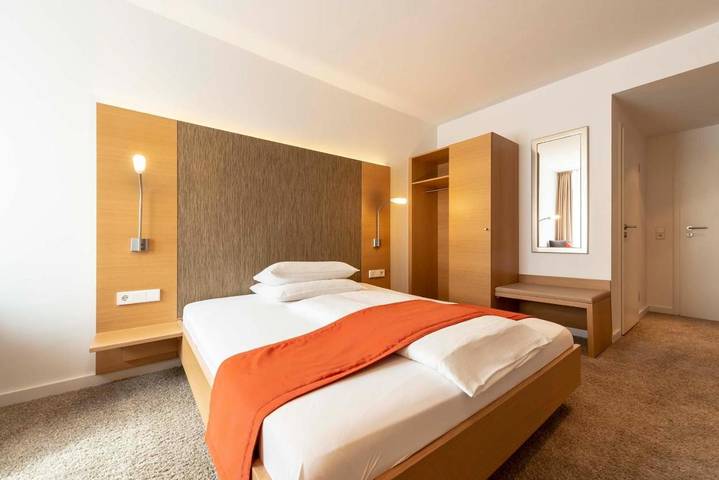 Hotel, mit Terrasse und Sauna sowie Ausblick in Niederstetten - 2