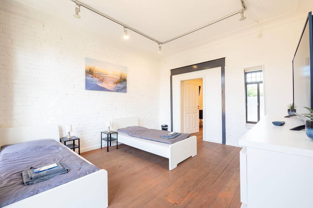 Ganze Wohnung, Monteurwohnung in Villa - 8 Betten, Wlan, Tv, Einbauküche – Ahrensburg Zentrum, Nähe Hamburg in Ahrensburg, Kreis Stormarn