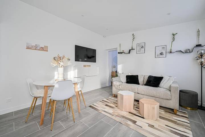 Gîte pour 2 personnes, avec Terrasse à Claye-Souilly