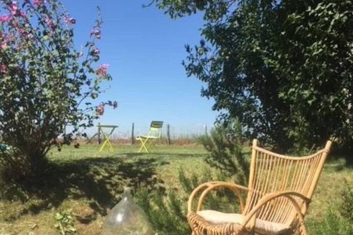 Location de vacances pour 4 personnes, avec terrasse et jardin à Civrieux (Ain)