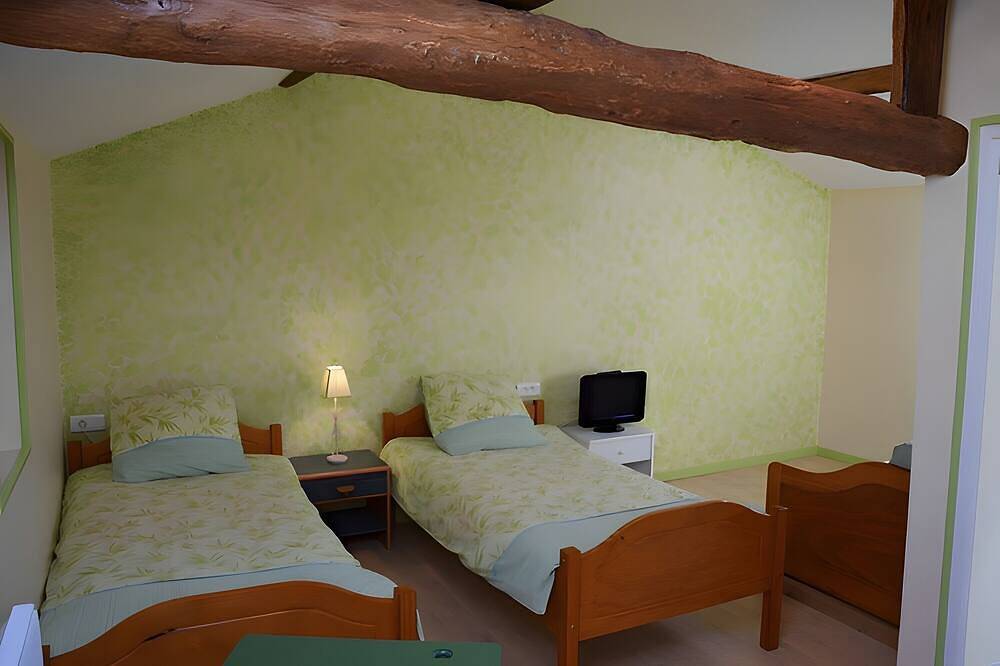 Casa de vacaciones \"Superbe Grange\" cerca de Puy du Fou, tranquila, con piscina y jardín in Bressuire, Deux-Sèvres