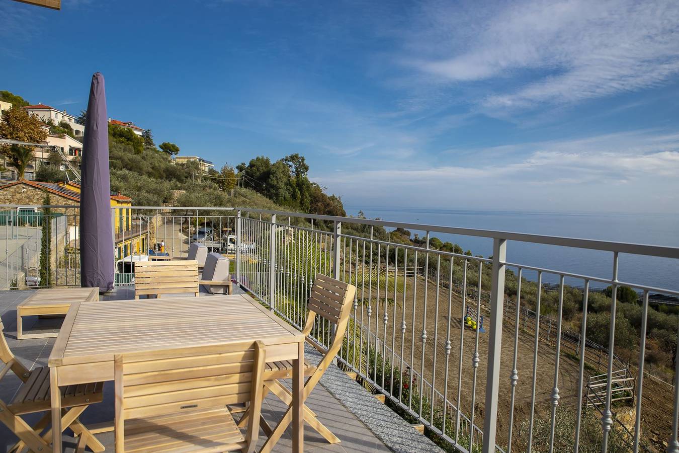 Ganze Ferienwohnung, Ferienwohnung für 4 Personen mit Terrasse in Cipressa, Riviera di Ponente