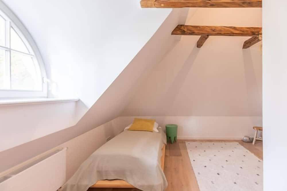 Reetgedecktes Ferienhaus mit Kachelofen in Tetenbüll, Eiderstedt