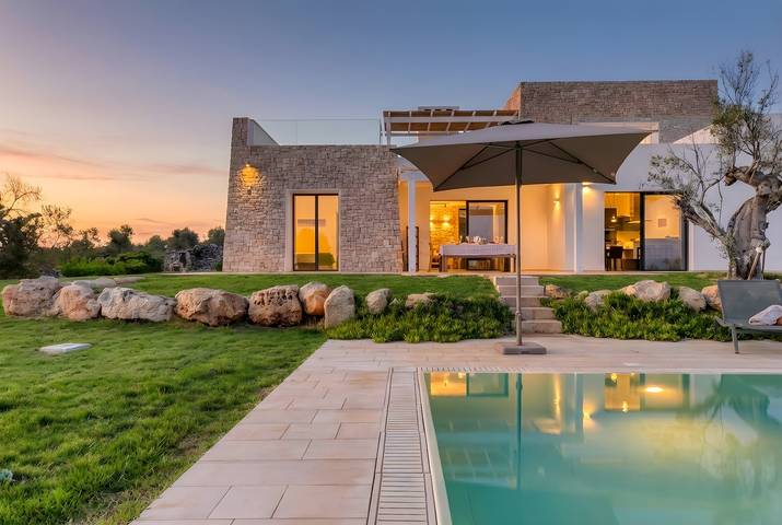 Fabulous modern villa on 3 levels, pool & sea view in Castrignano del Capo, Golfo de Tarento