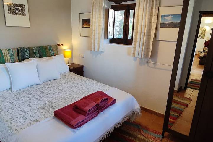 Apartamento entero, Alojamiento rural con suntuosos jardines y magníficas vistas panorámicas. in Pórtugos, Cordillera Penibética