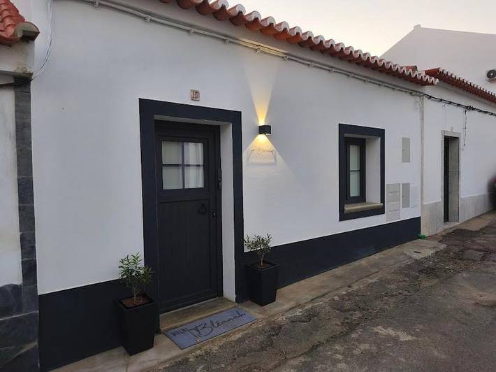 Location de vacances pour 5 personnes, avec terrasse ainsi que piscine et vue à Moura - 4