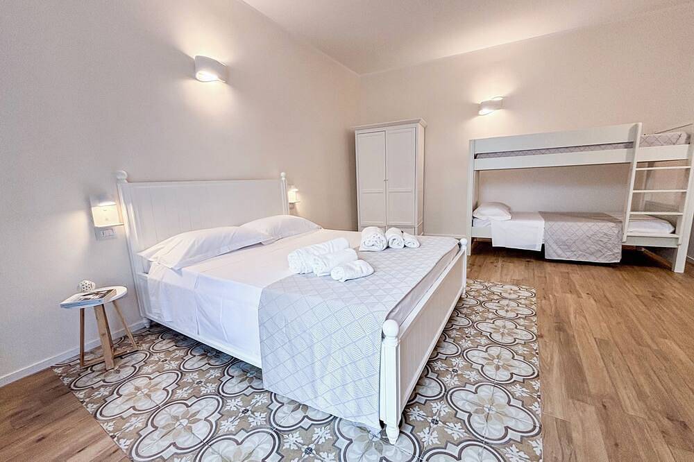 Entire apartment, Appartamento Deluxe Family Comfort in Conversano, Bari Province