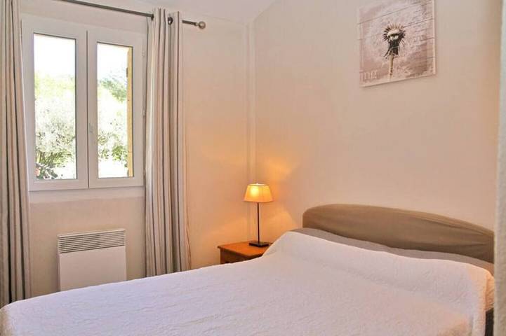 Gîte pour 4 personnes, avec terrasse ainsi que jardin et piscine, animaux acceptés à Villedieu - 4