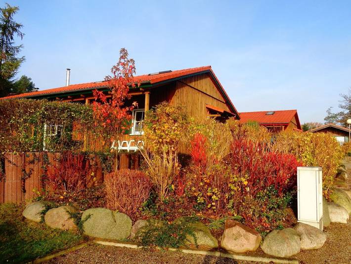 Ferienhaus für 6 Personen, mit Terrasse und Seeblick sowie Garten, kinderfreundlich in Jabel