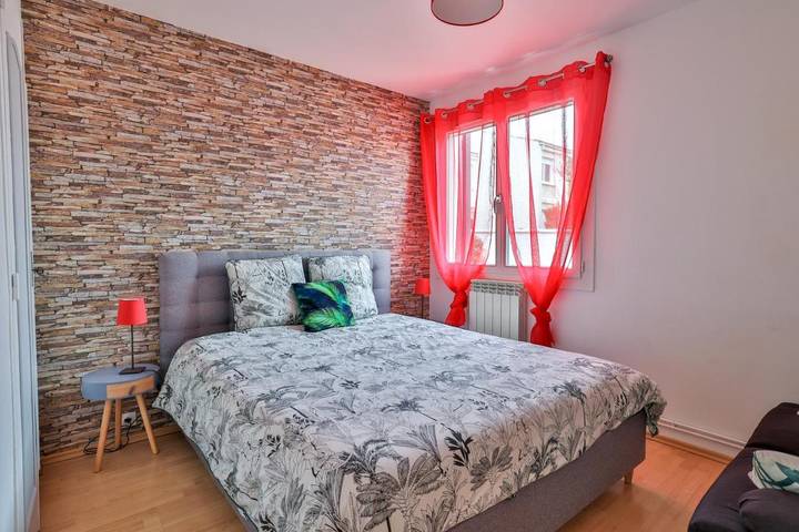 Gîte pour 8 personnes, avec jardin à Châteaubernard - 4