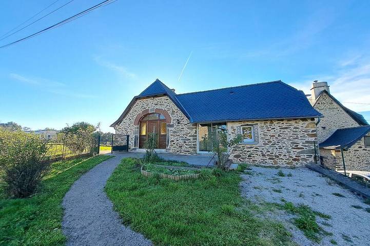 Villa pour 8 personnes, avec terrasse et jardin dans l' Aveyron