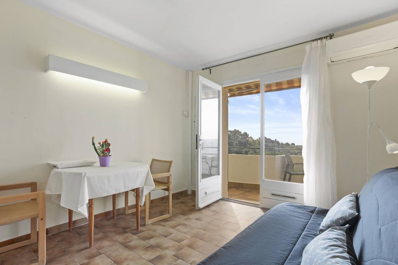 Appartement entier, Appartement 'Le Mas Berliat N°9' avec vue sur la mer, Wi-Fi et climatisation in Bormes-les-Mimosas, Région de Toulon