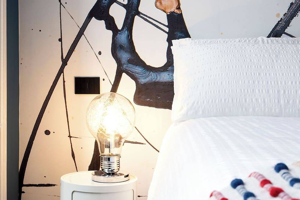 Apartamento entero, Apartamento de diseño de lujo vibrante en el centro in Brescia, Montañas Garda