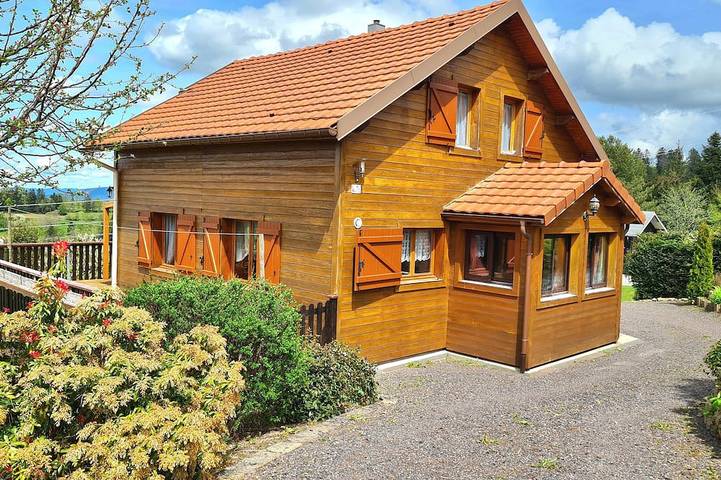 Gîte pour 6 personnes, avec terrasse à Anould