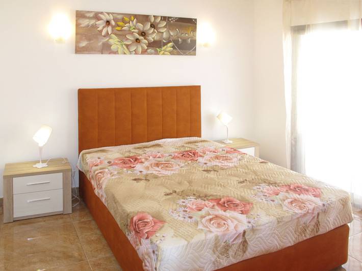 Do Pinheiros in Vau, Leiria District