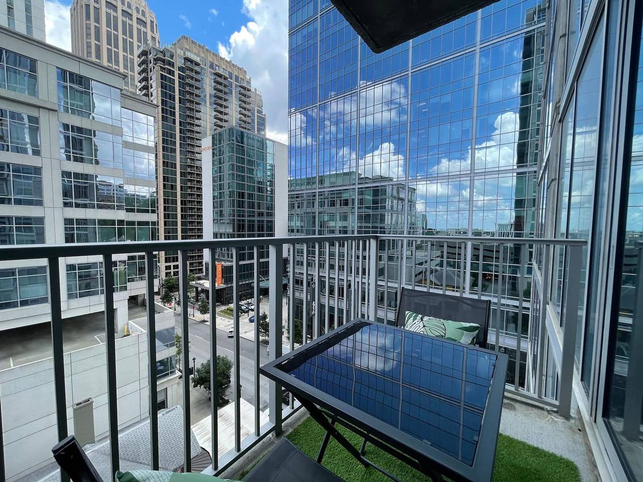 Apartamento entero, Modern Midtown Retreat Views + Rooftop Pool in Atlanta, Condado de Fulton