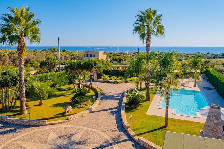 Villa pour 8 personnes, avec terrasse et jardin, animaux acceptés à Salve