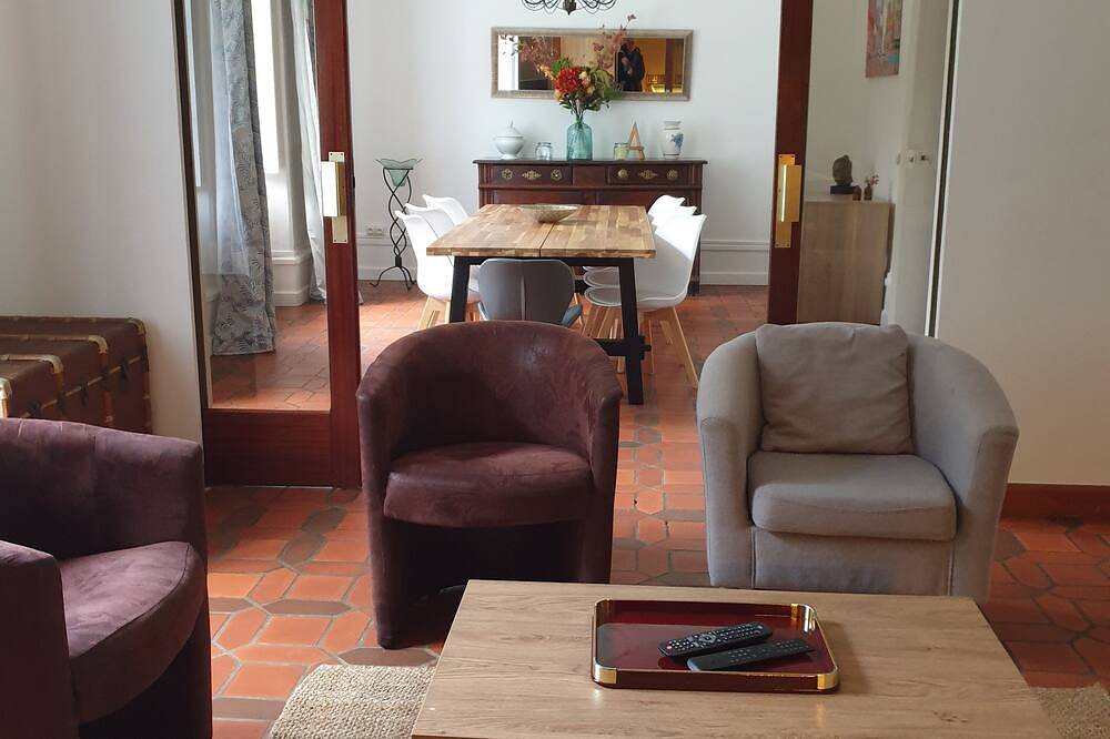 Exceptionnelle maison avec 2 grands jardins proche centre de Nantes. 31 pers.max in Nantes, Région de Nantes