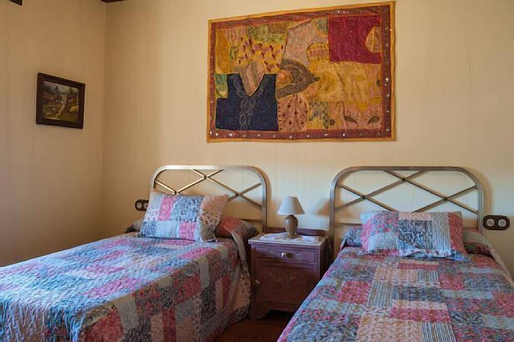 Casa Rural Fuente del Pinar para 10 personas in Valdesimonte, Cantalejo