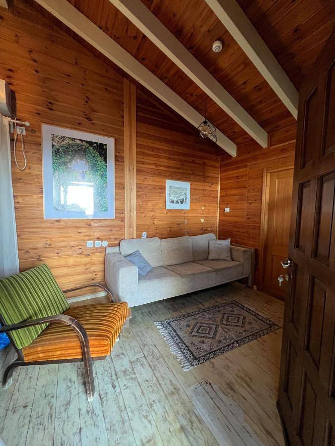 Chalet pour 2 personnes, avec jardin ainsi que piscine et jacuzzi
