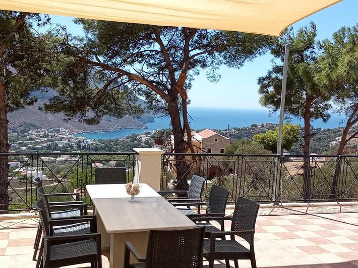 Location de vacances pour 9 personnes, avec vue et balcon, adapté aux familles dans Panormos