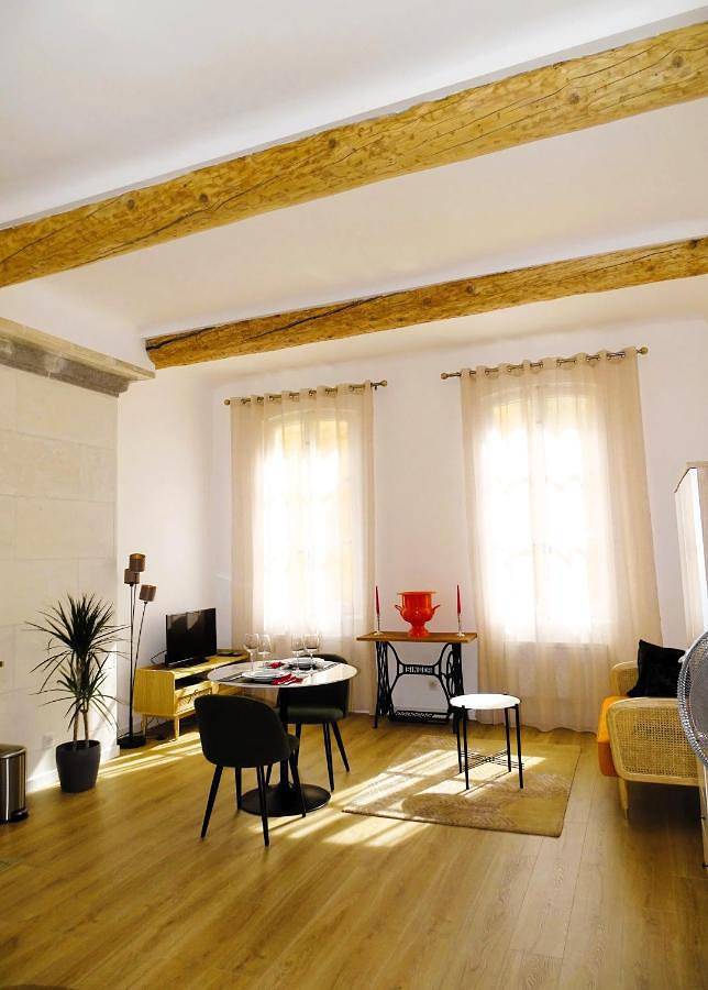 Appartement entier, One-Bedroom Apartment in Aix-en-Provence, Côte méditerranéenne (France)