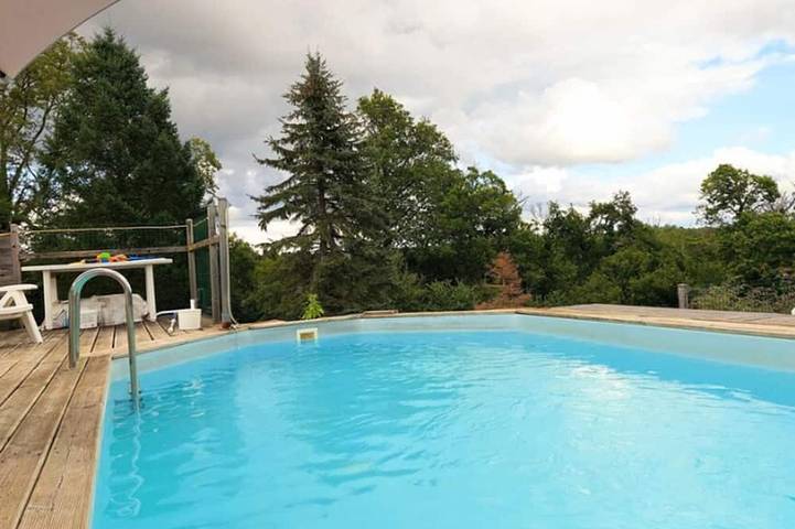 Location de vacances pour 4 personnes, avec jardin à Les Salles-Lavauguyon