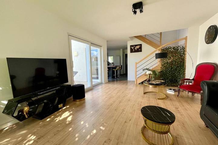 Location de vacances pour 4 personnes, avec terrasse et jardin dans Seichamps