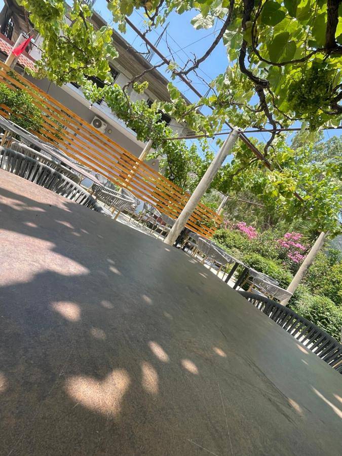 Gîte pour 5 personnes, avec jardin et vue dans Borsh