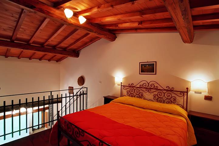 Chalet für 4 Personen, mit Ausblick und Seeblick sowie Garten in der Toskana - 2