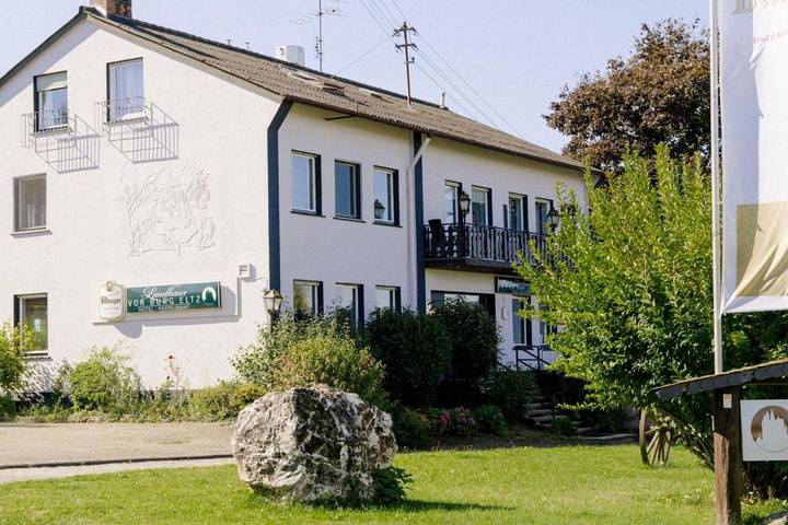 Ferienwohnung, mit Terrasse und Garten sowie Ausblick in Wierschem - 2